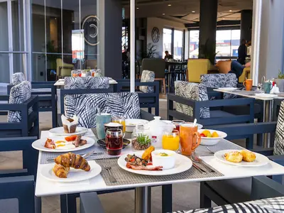 Canal Cafe Restaurant & Bar