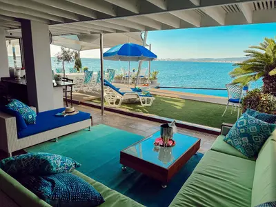 185 on BEACH - Boutique Suites and Apartments