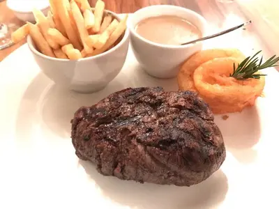 Henri's Restaurant & Wine Bar
