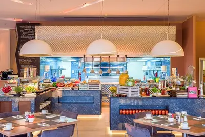 (Central One) Bar & Restaurant